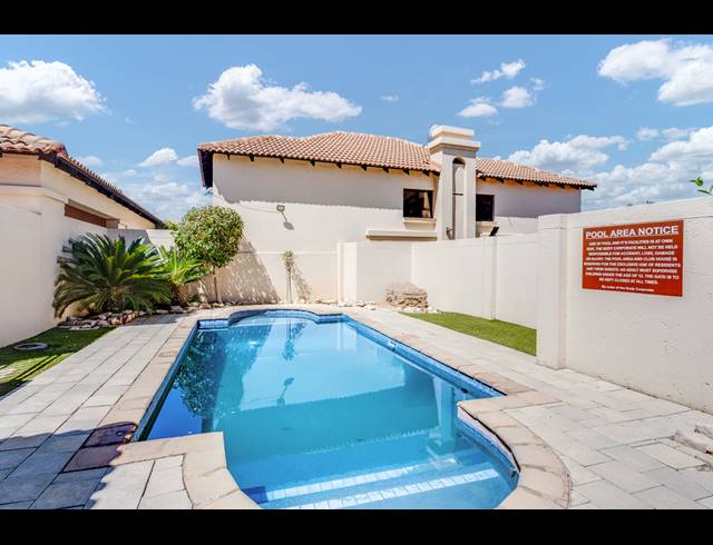 2 BEDROOM APARTMENT FOR SALE IN BRYANSTON